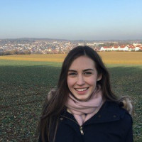 Nora Hoffmann aus Winterthur, Nachhilfe